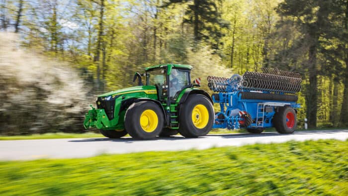John Deere 8R