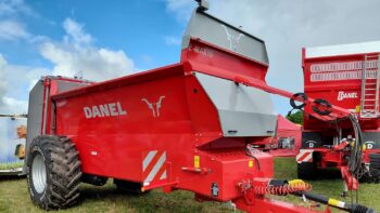 Dangreville présente l&rsquo;épandeur de fumier Danel E-MAX 15