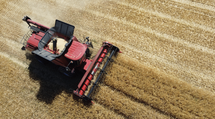 Moisson récolte orge case ih vue drone