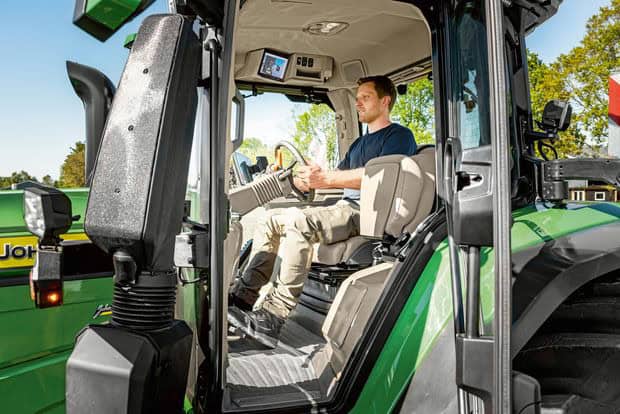 Une cabine plus grande pour les nouveaux tracteurs 6R John Deere