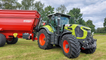 Des Claas Axion 8 Cmatic revus et corrigés