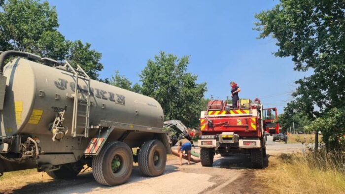 camion pompiers agriculteurs entraide feu 2026