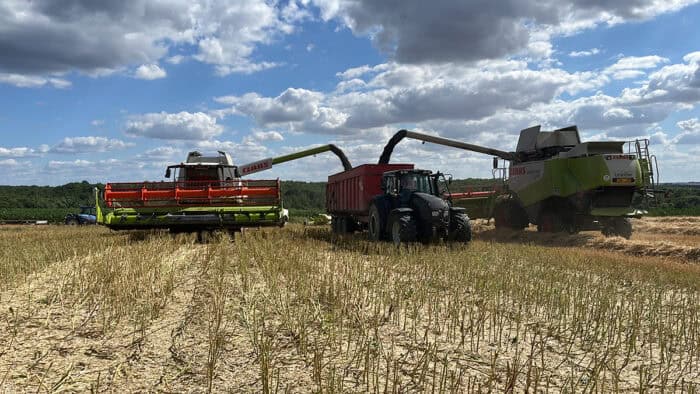 Deux moissonneuses d'occasion pour assurer les chantiers