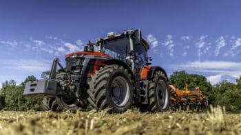 Un grand pneu Agrimax V-Flecto chez BKT