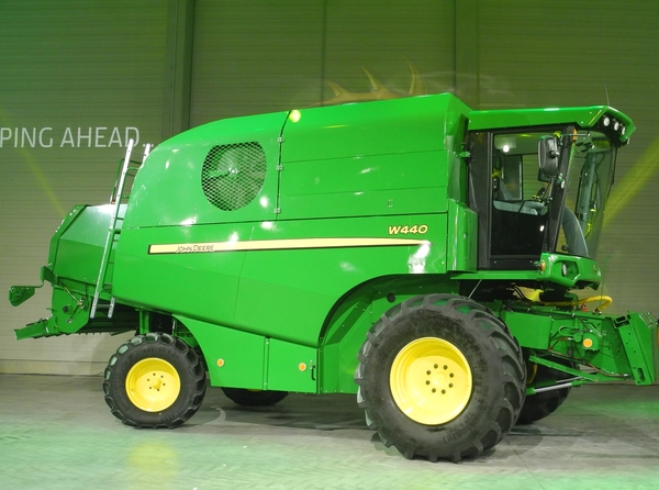 La W440, un machine à secoueurs pour les petites surfaces. jd w440